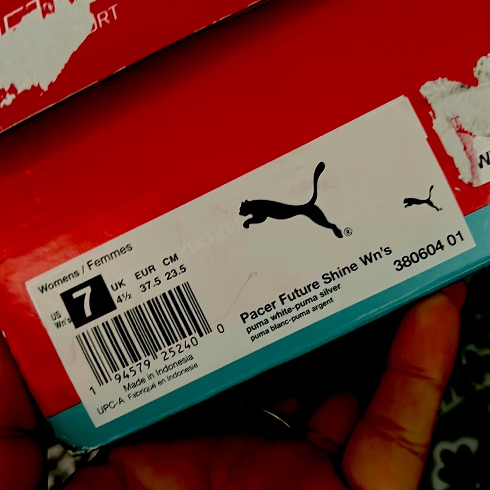 White soft foam pumas